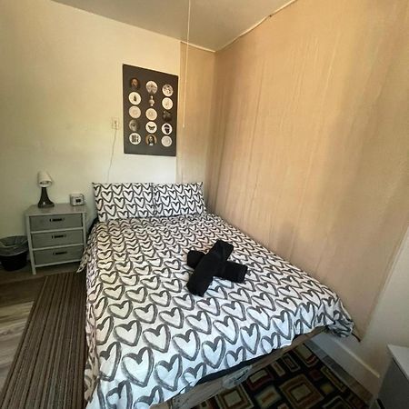 Petite Guesthouse With Kitchenette And Private Bathroom Лейк-Изабелла Экстерьер фото